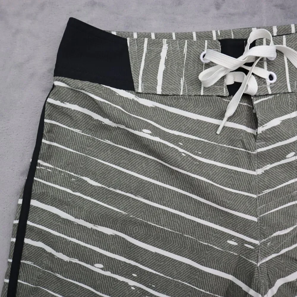 Under Armour Shorts Mens 30 Green White Board Swim Trunks Bathing Suit Pocket